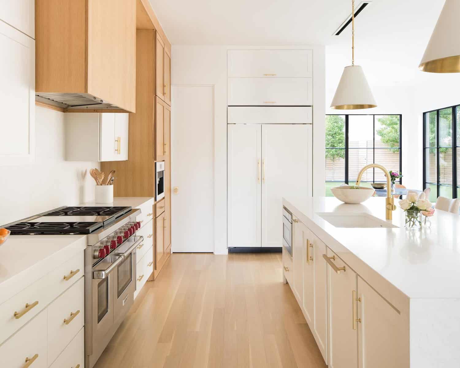 California-modern meets Texas in this absolutely gorgeous Dallas home