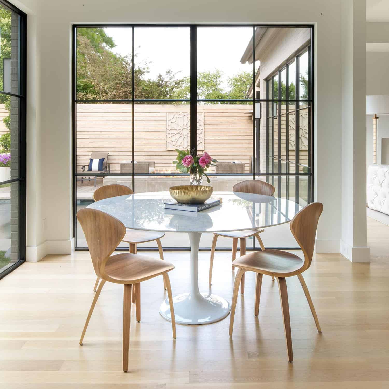 California-modern meets Texas in this absolutely gorgeous Dallas home