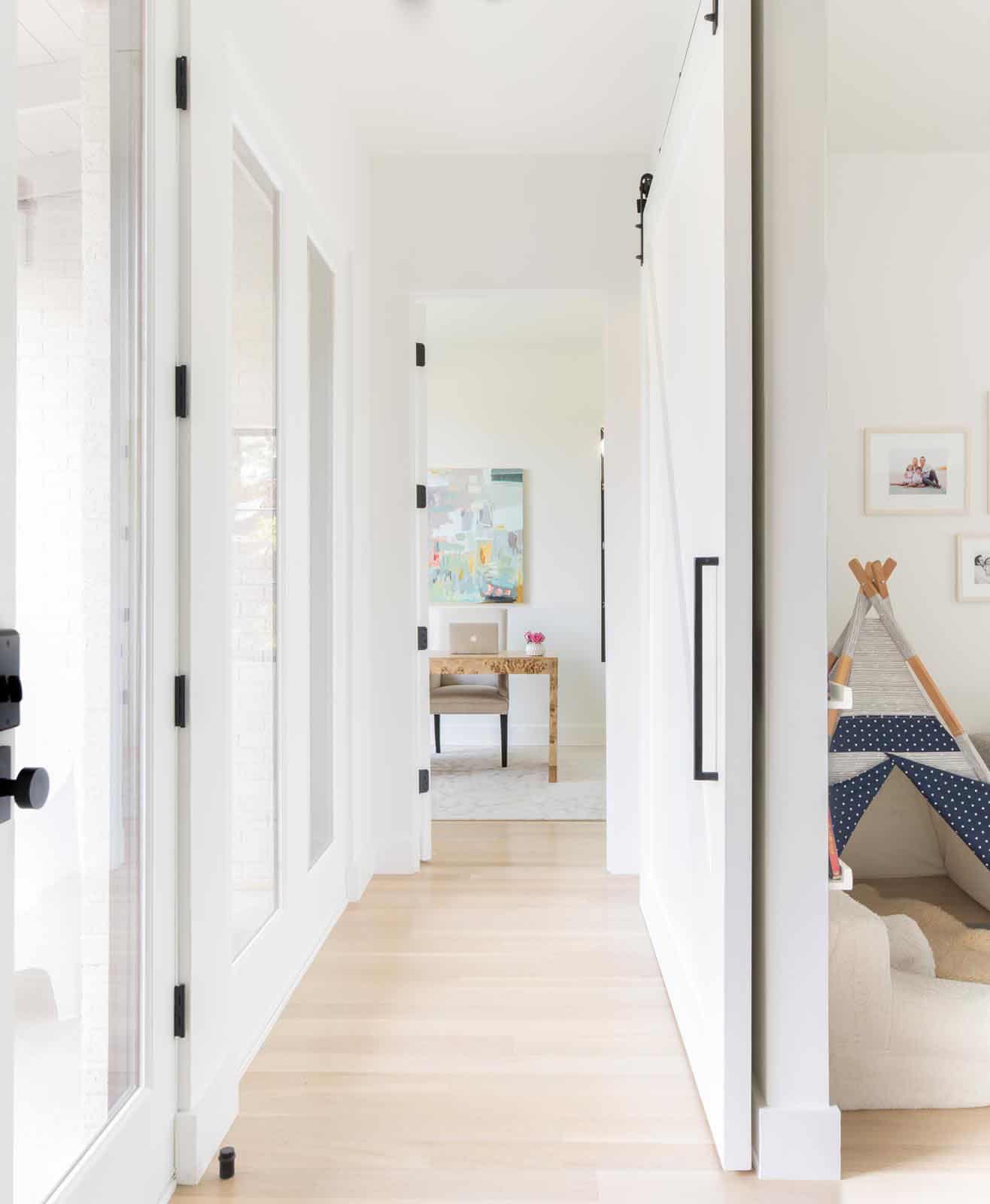 California-modern meets Texas in this absolutely gorgeous Dallas home