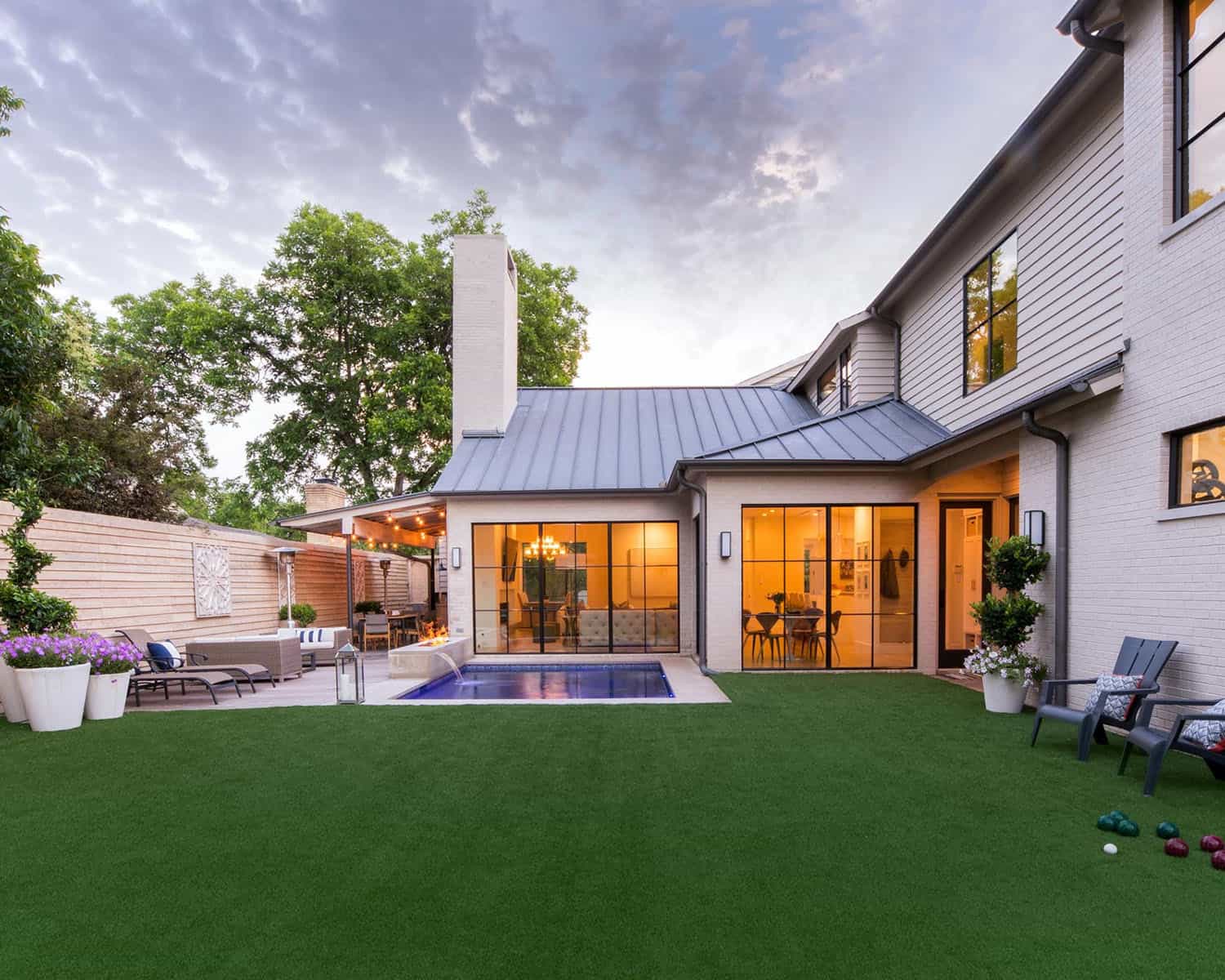 California-modern meets Texas in this absolutely gorgeous Dallas home