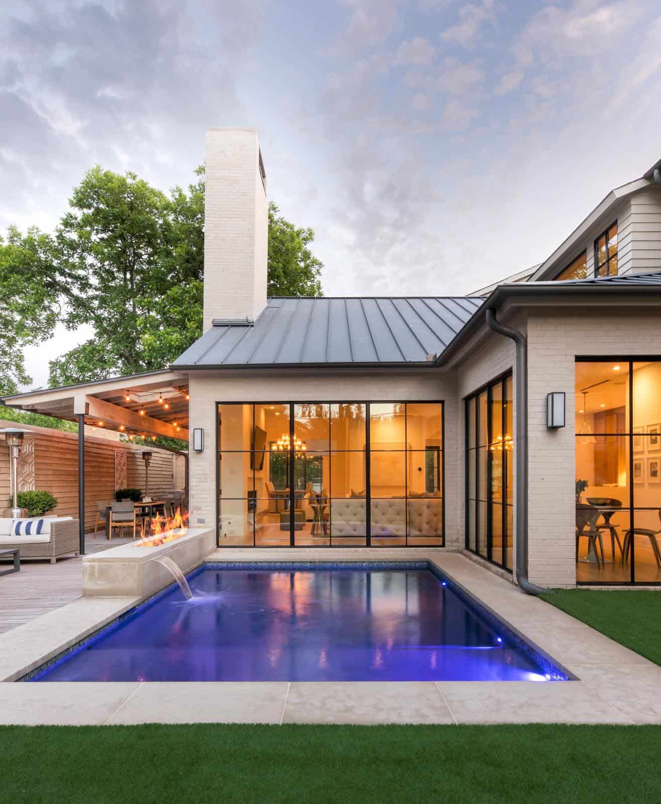California-modern meets Texas in this absolutely gorgeous Dallas home