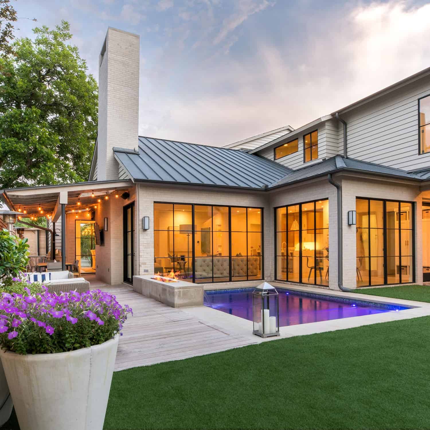 California-modern meets Texas in this absolutely gorgeous Dallas home